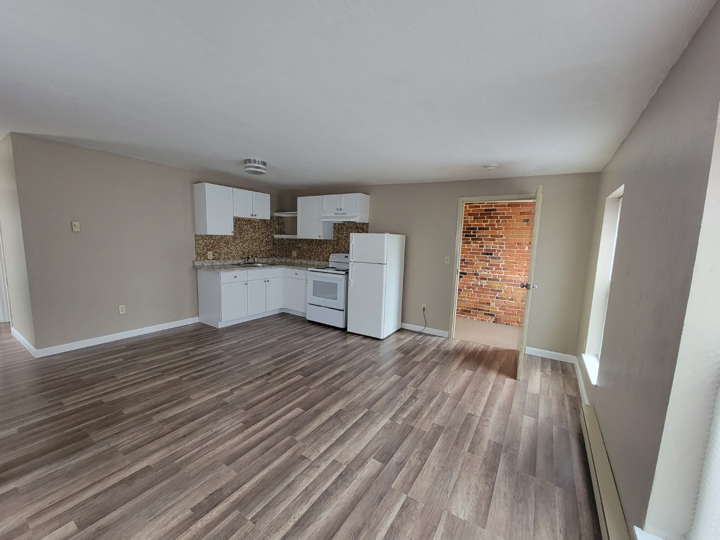 177 N. Main St, Apt 14 MaxMia Properties Worcester MA Student