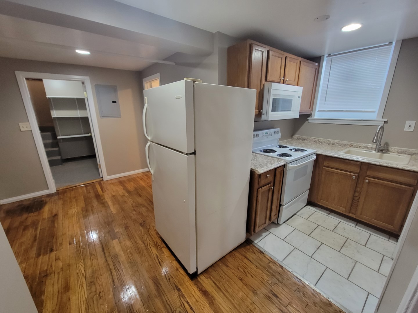 19 Oliver Street, Apt B MaxMia Properties Worcester MA Student