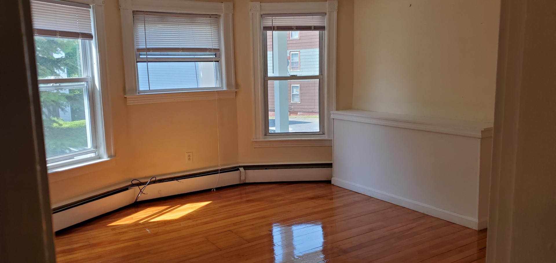 217 Dewey Street, Apt. 1R MaxMia Properties Worcester MA Student